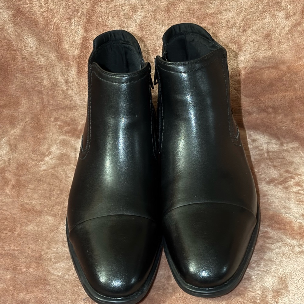 Kenneth Cole Black Chukka Boots
